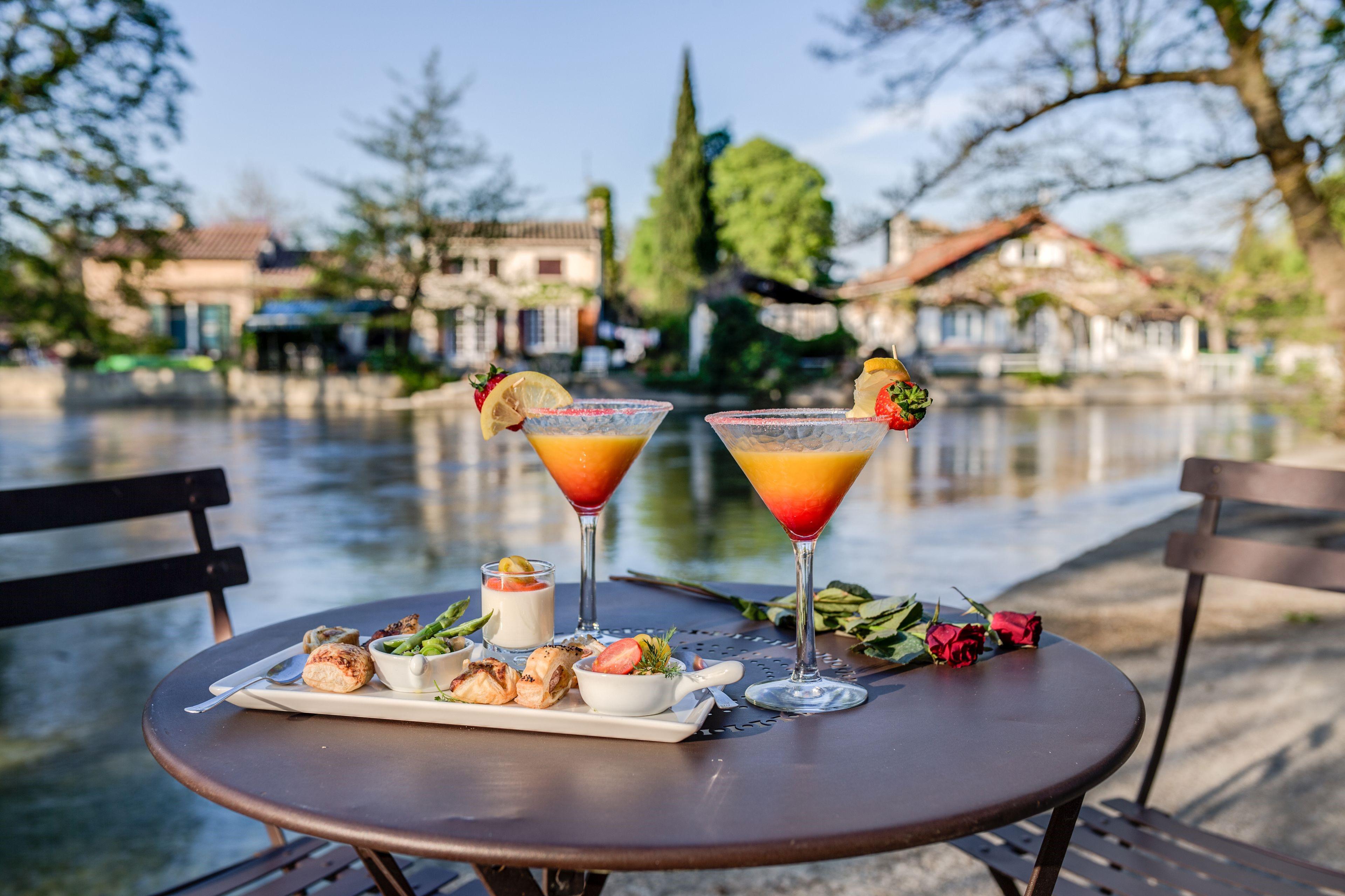 Sowell Hotels Domaine De La Petite Isle L'Isle-sur-la-Sorgue Exterior photo